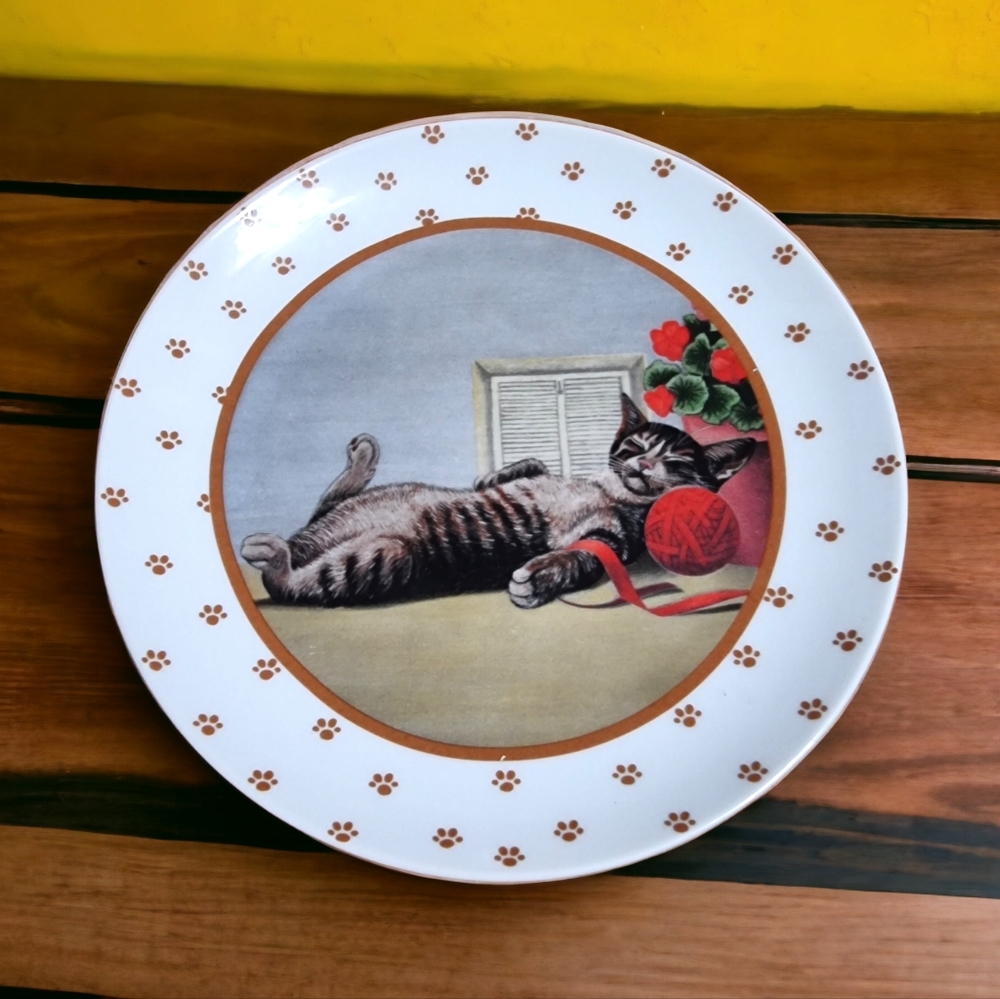 Vintage 1986 Vandor Lowell Herrero Cat Plate